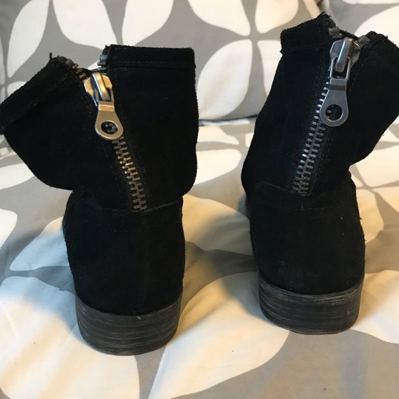 me too Black Suede Comfy EUC  Ankle Booties size 6 - Picture 4 of 7